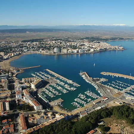 At Lescala Near Cala Montgo Holiday home *