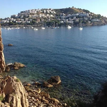 At Lescala Near Cala Montgo Holiday home *